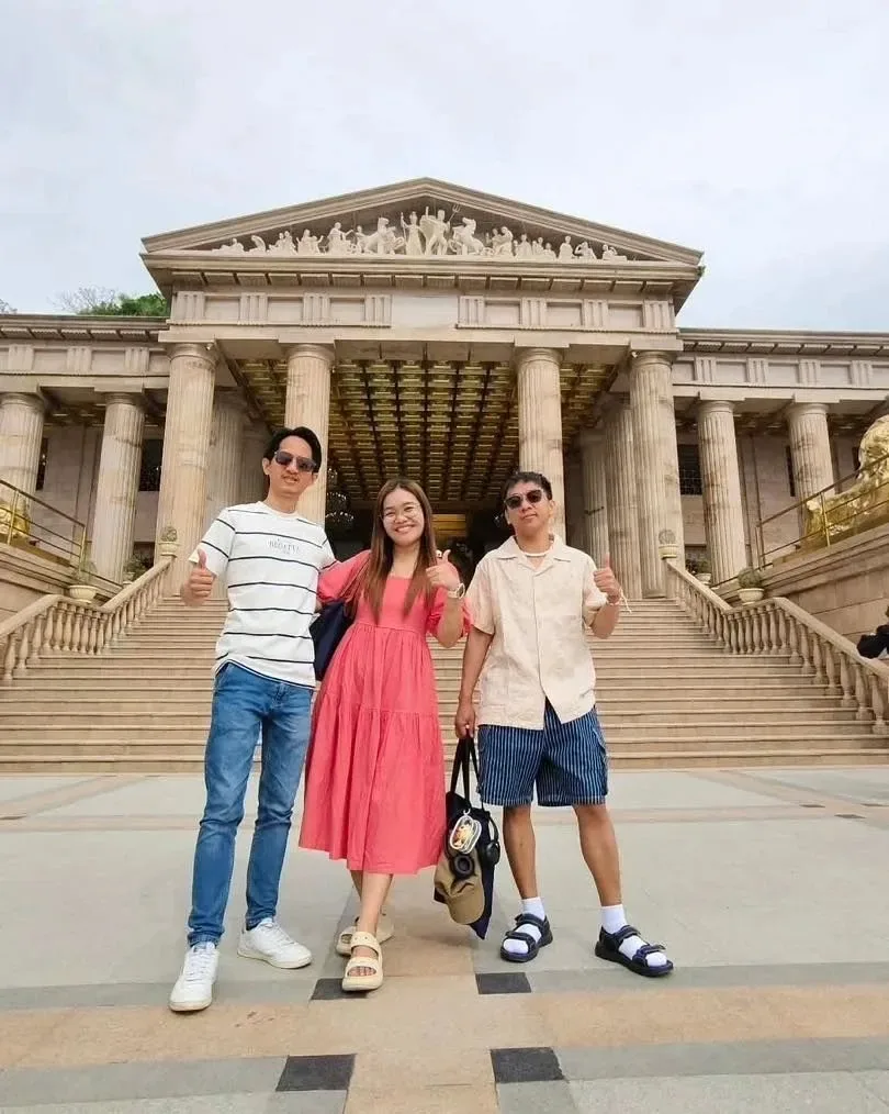 Three guests giving a thumbs up at the Temple of Leah
